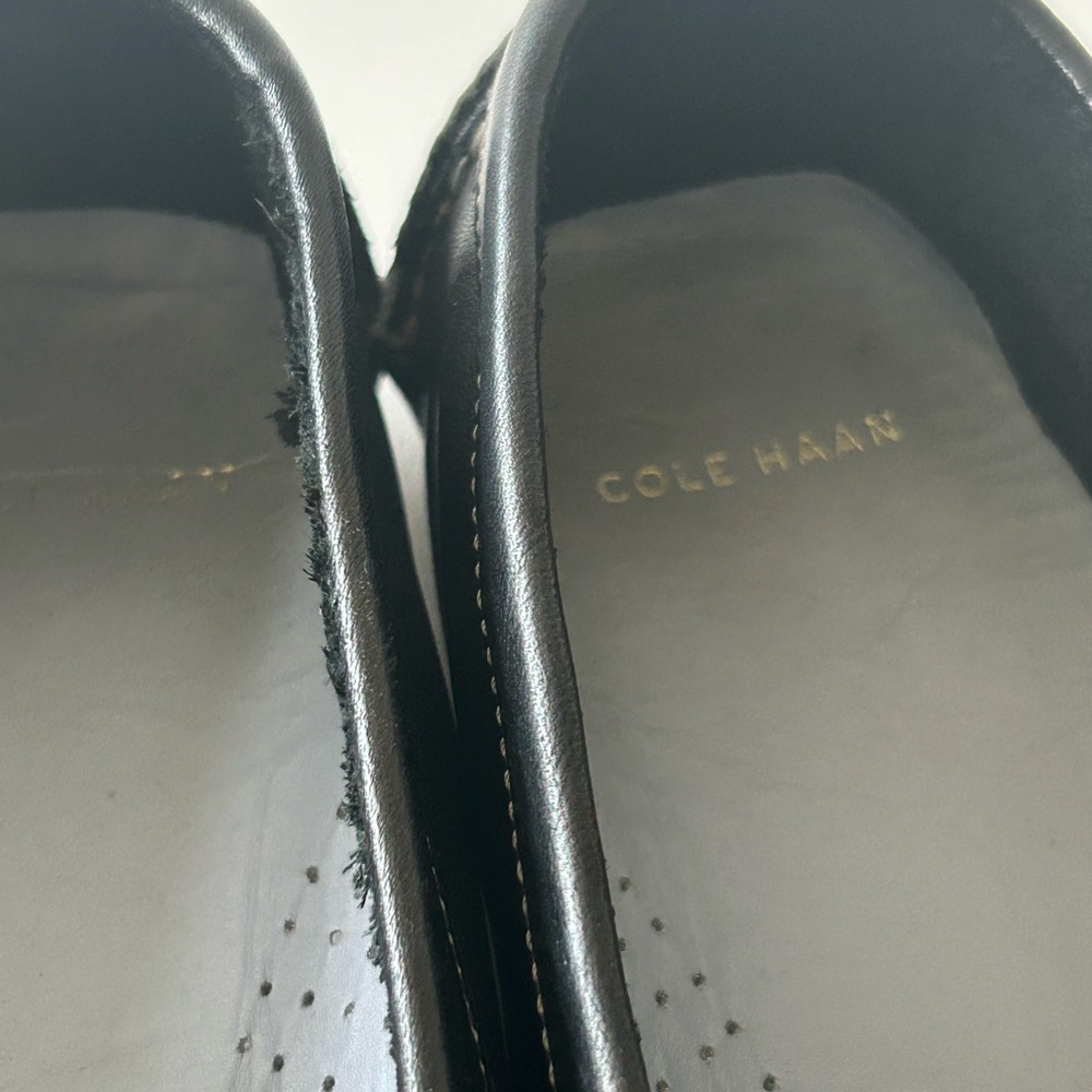 Cole Haan women loafer size 6 1/2 B
Made in India
No stains - Picture 10 of 14